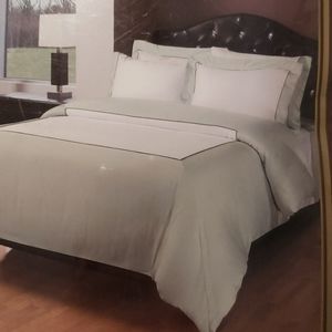 Hotel collection full / queen duvet and 2 shams